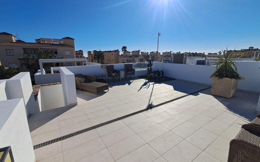 Resale - Villa -
Villamartin - Costa Blanca