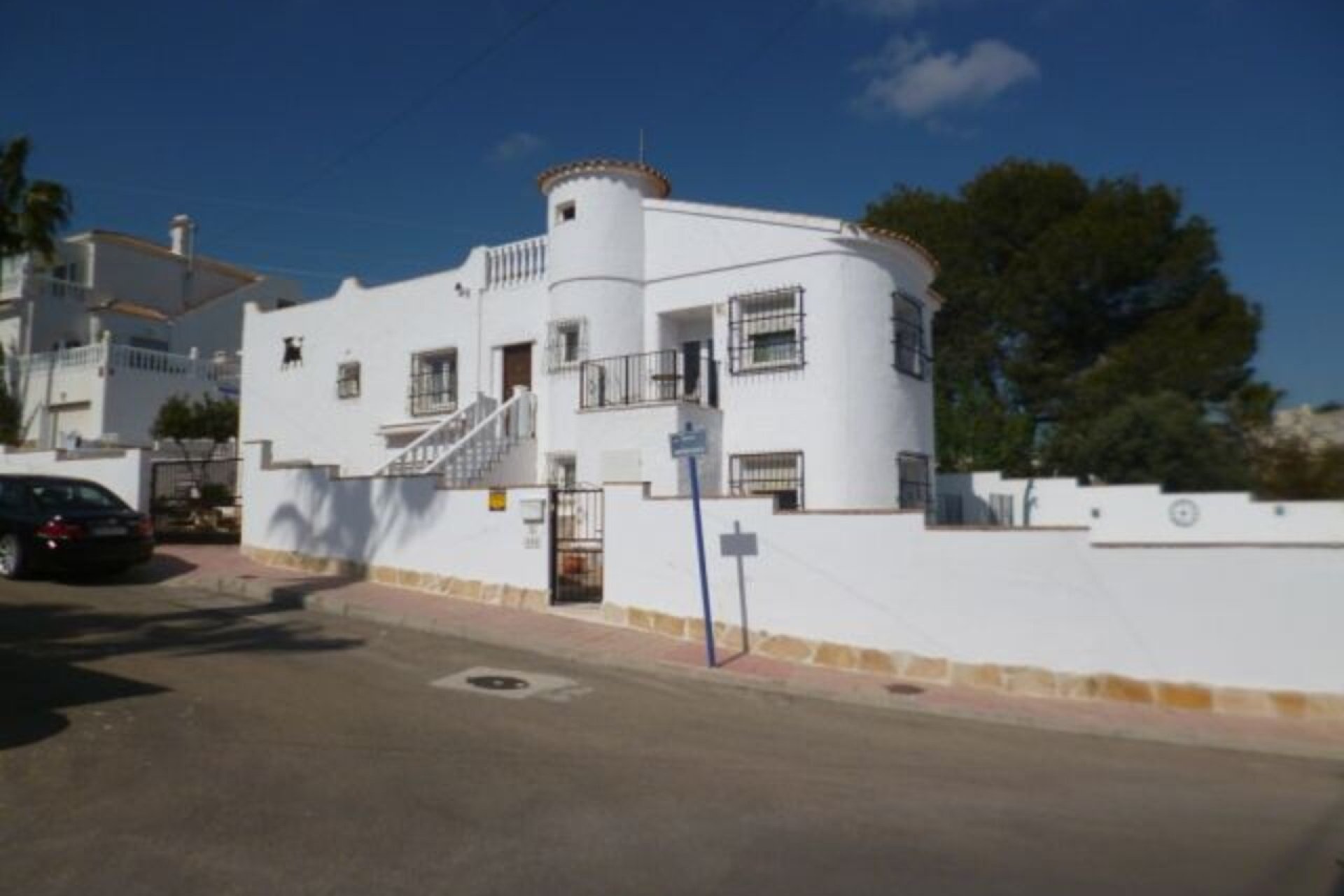 Resale - Villa -
Villamartin - Costa Blanca