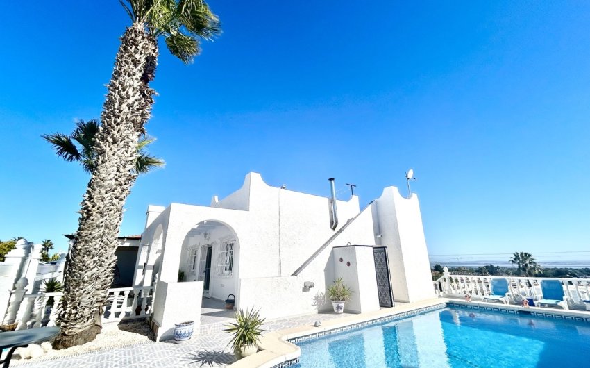 Resale - Villa -
Villamartin - Costa Blanca