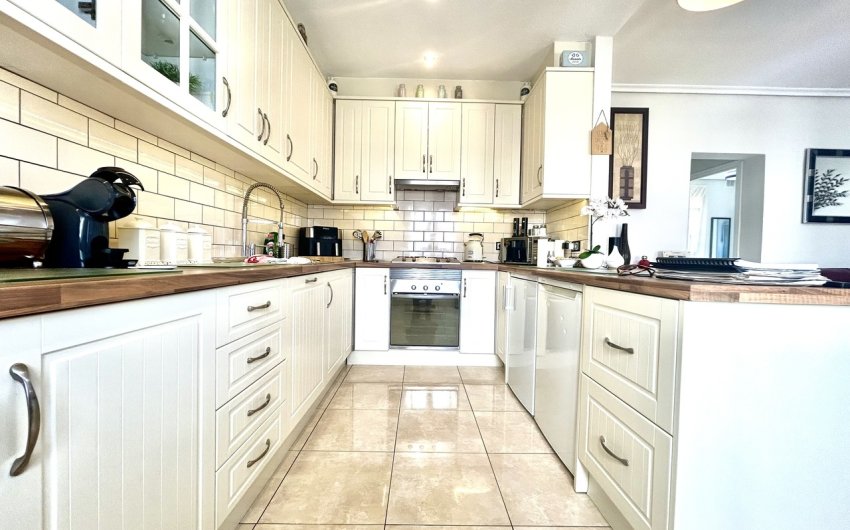 Resale - Villa -
Villamartin - Costa Blanca