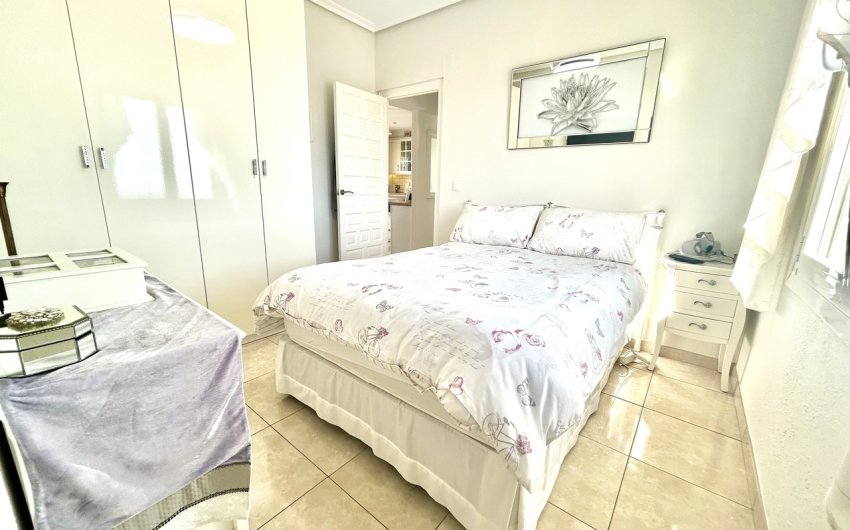 Resale - Villa -
Villamartin - Costa Blanca