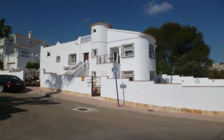 Resale - Villa -
Villamartin - Costa Blanca