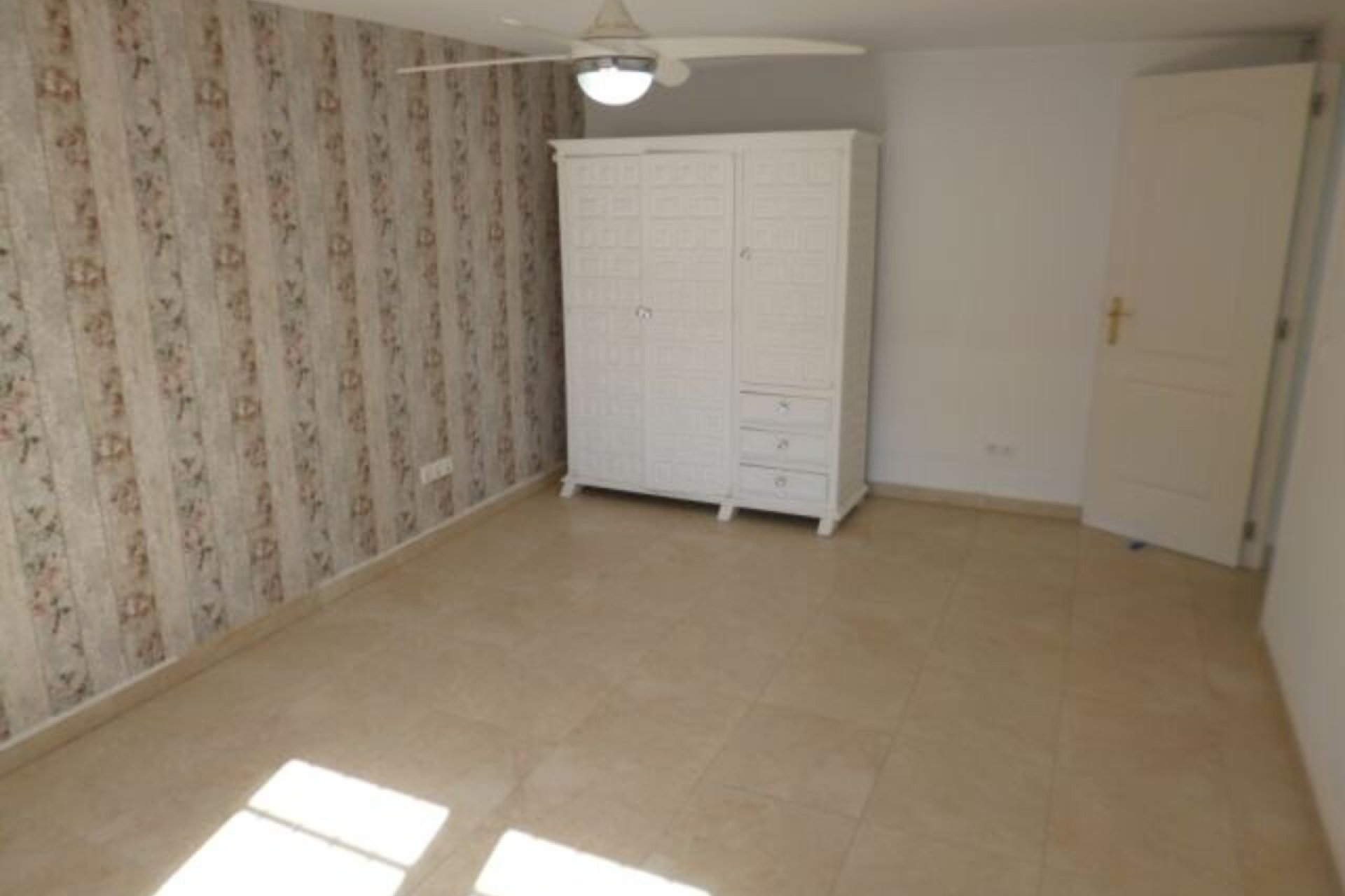 Resale - Villa -
Villamartin - Costa Blanca