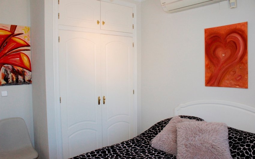 Resale - Villa -
Villamartin - Costa Blanca