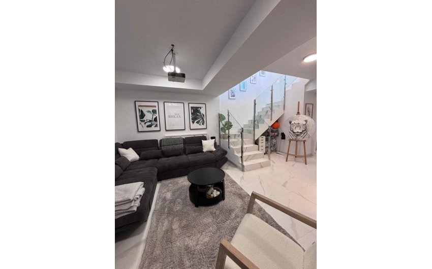 Resale - Villa -
Villamartin - Costa Blanca