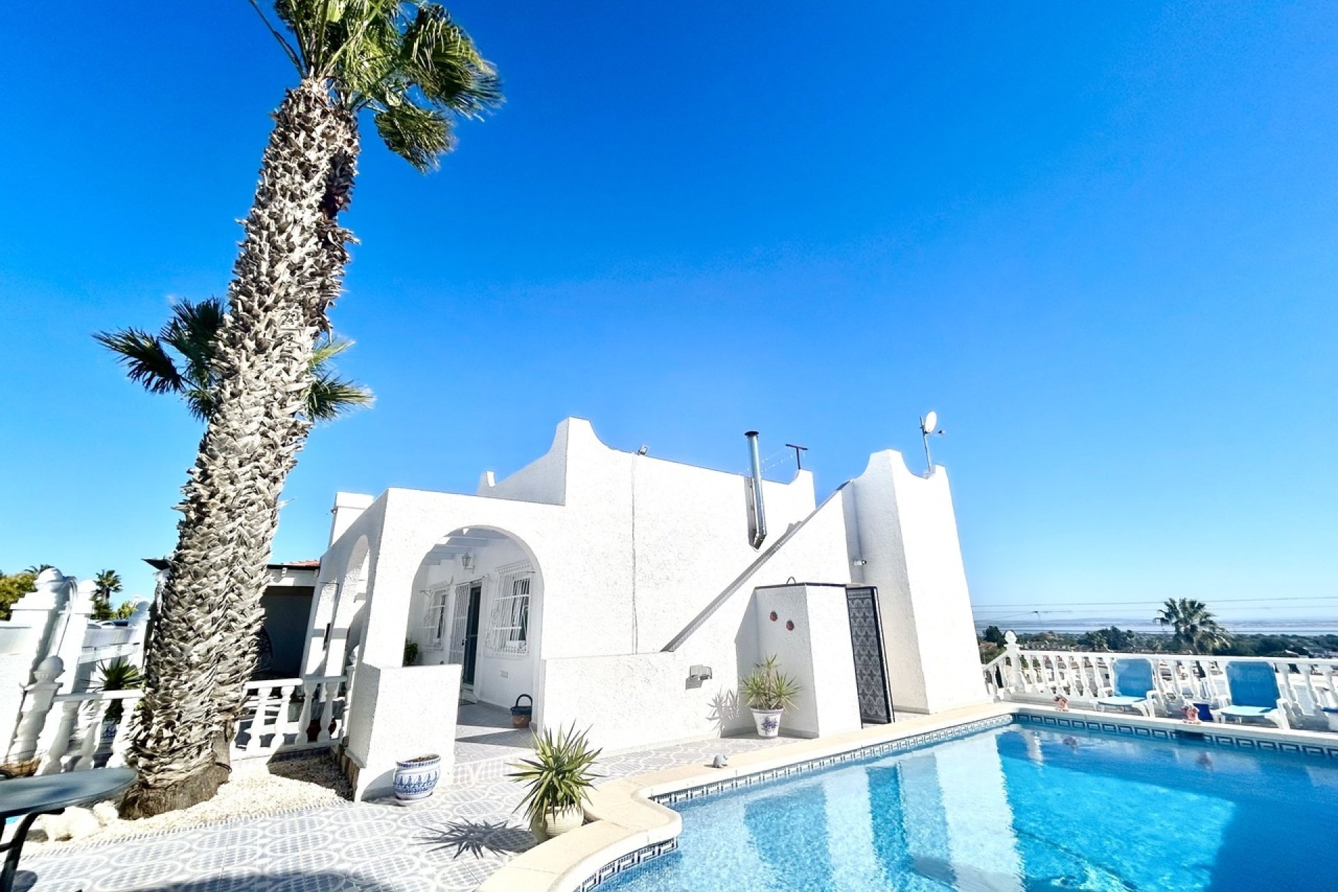 Resale - Villa -
Villamartin - Costa Blanca