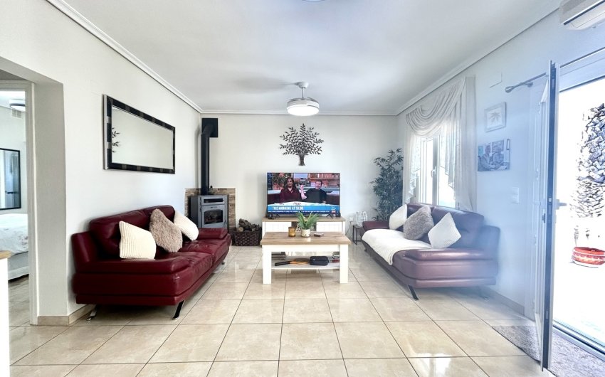 Resale - Villa -
Villamartin - Costa Blanca