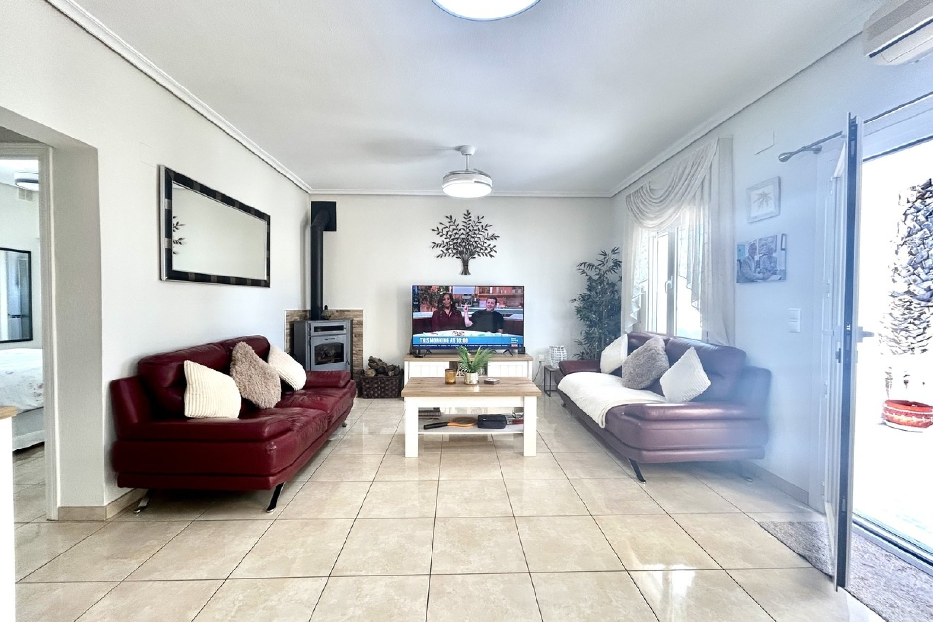 Resale - Villa -
Villamartin - Costa Blanca