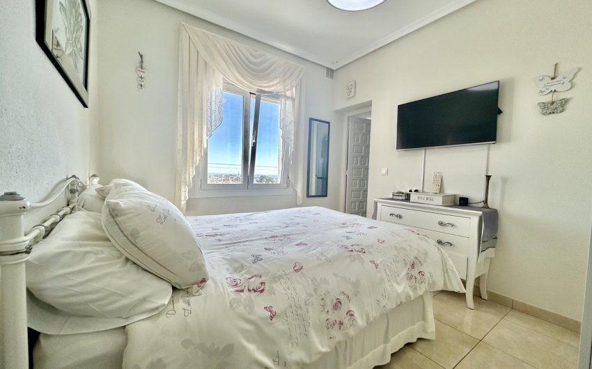 Resale - Villa -
Villamartin - Costa Blanca