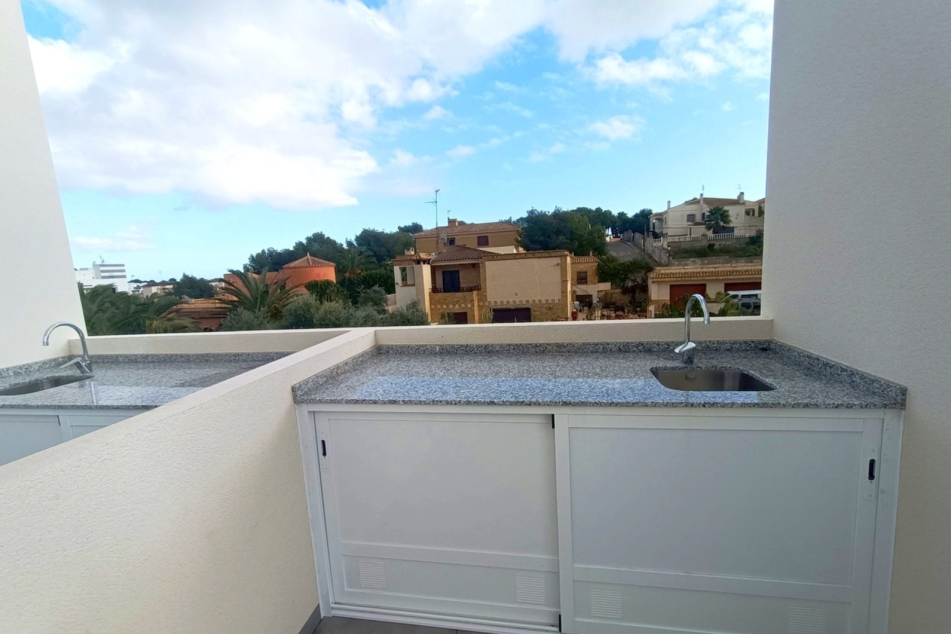 Resale - Villa -
Villamartin - Costa Blanca