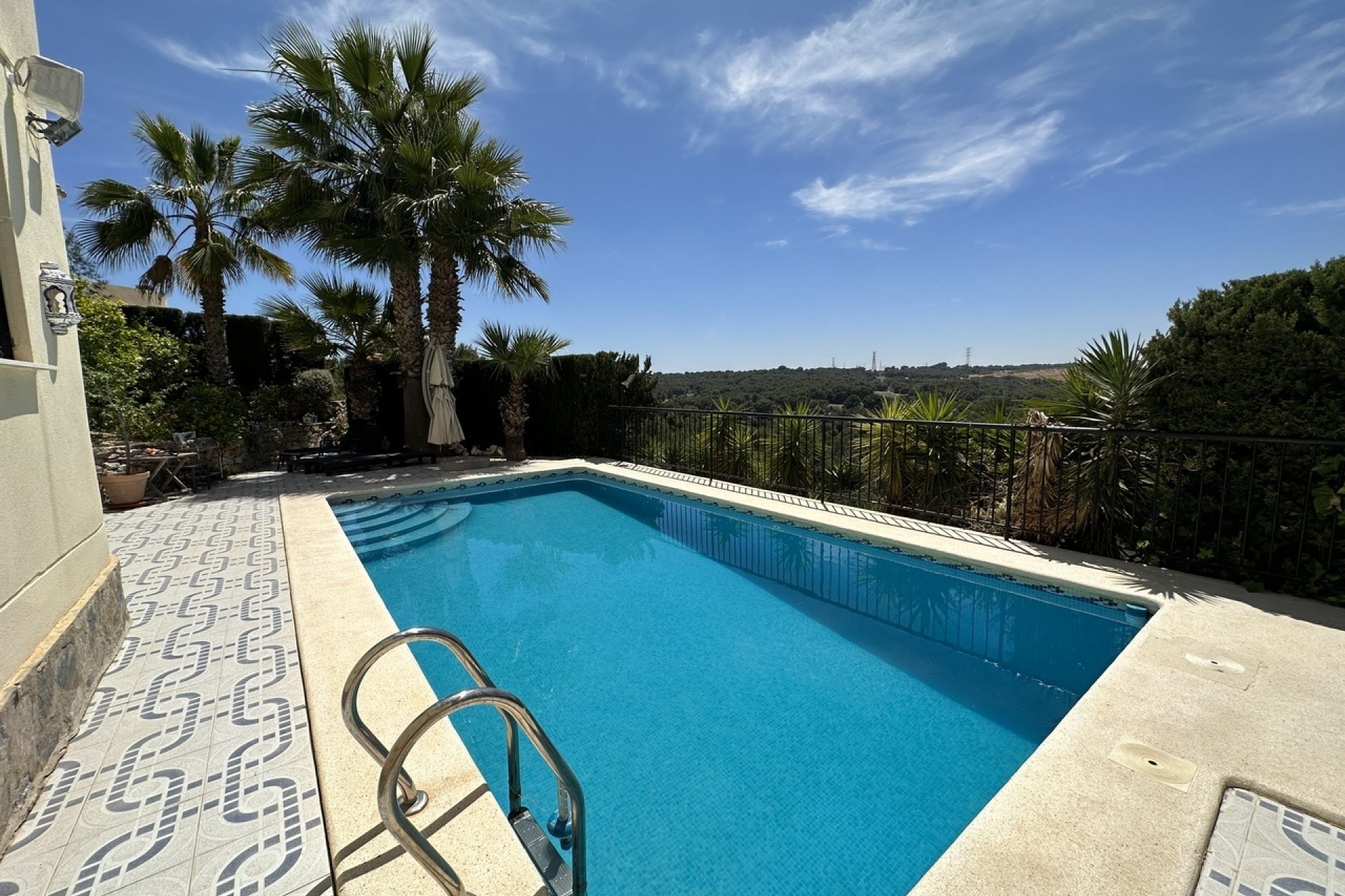 Resale - Villa -
Villamartin - Costa Blanca