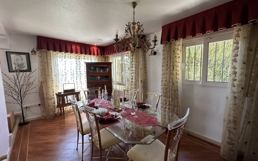 Resale - Villa -
Villamartin - Costa Blanca