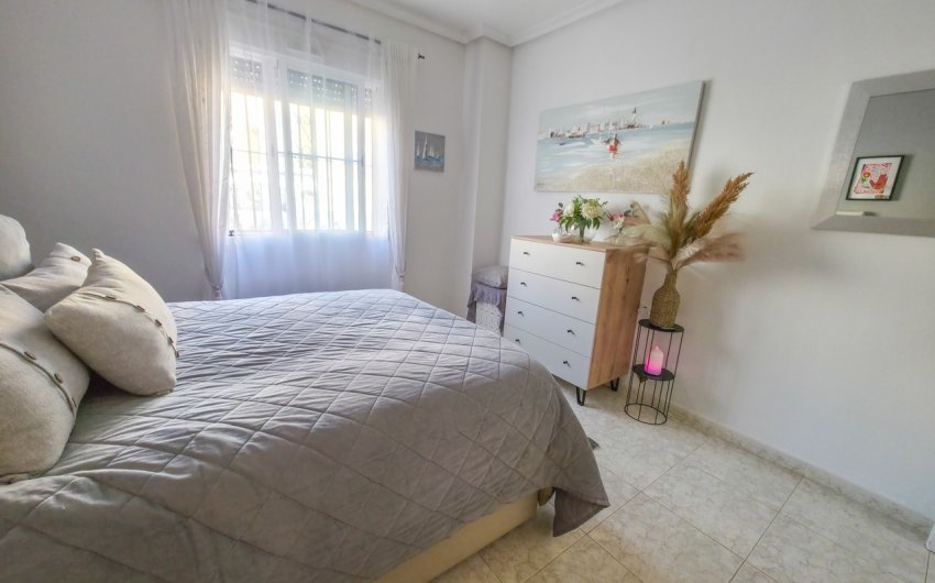 Resale - Villa -
Villamartin - Costa Blanca