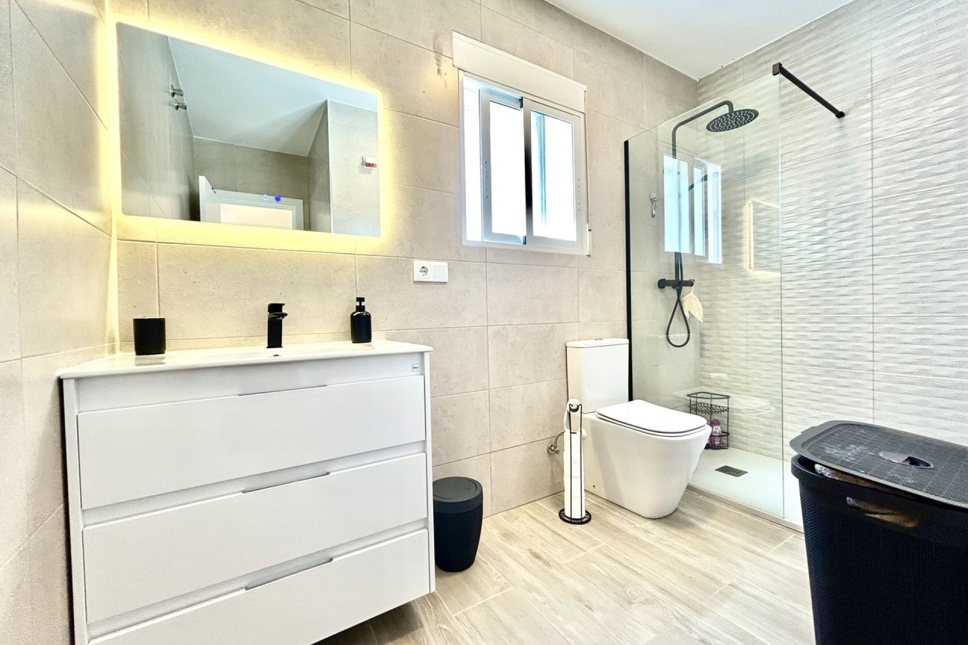 Resale - Villa -
Villamartin - Costa Blanca