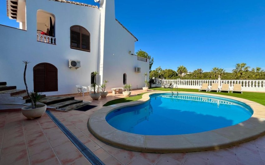 Resale - Villa -
Villamartin - Costa Blanca