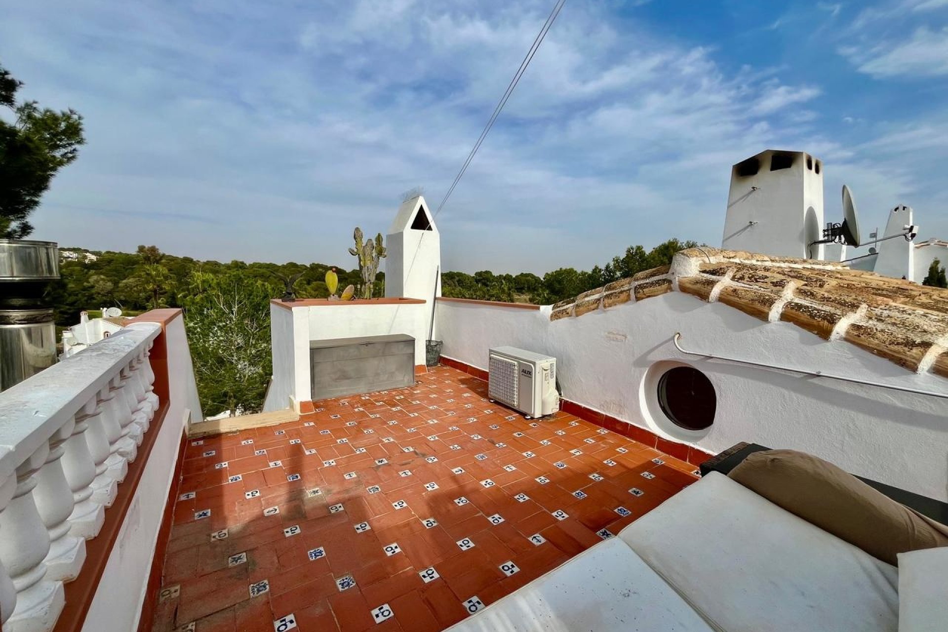 Resale - Villa -
Villamartin - Costa Blanca