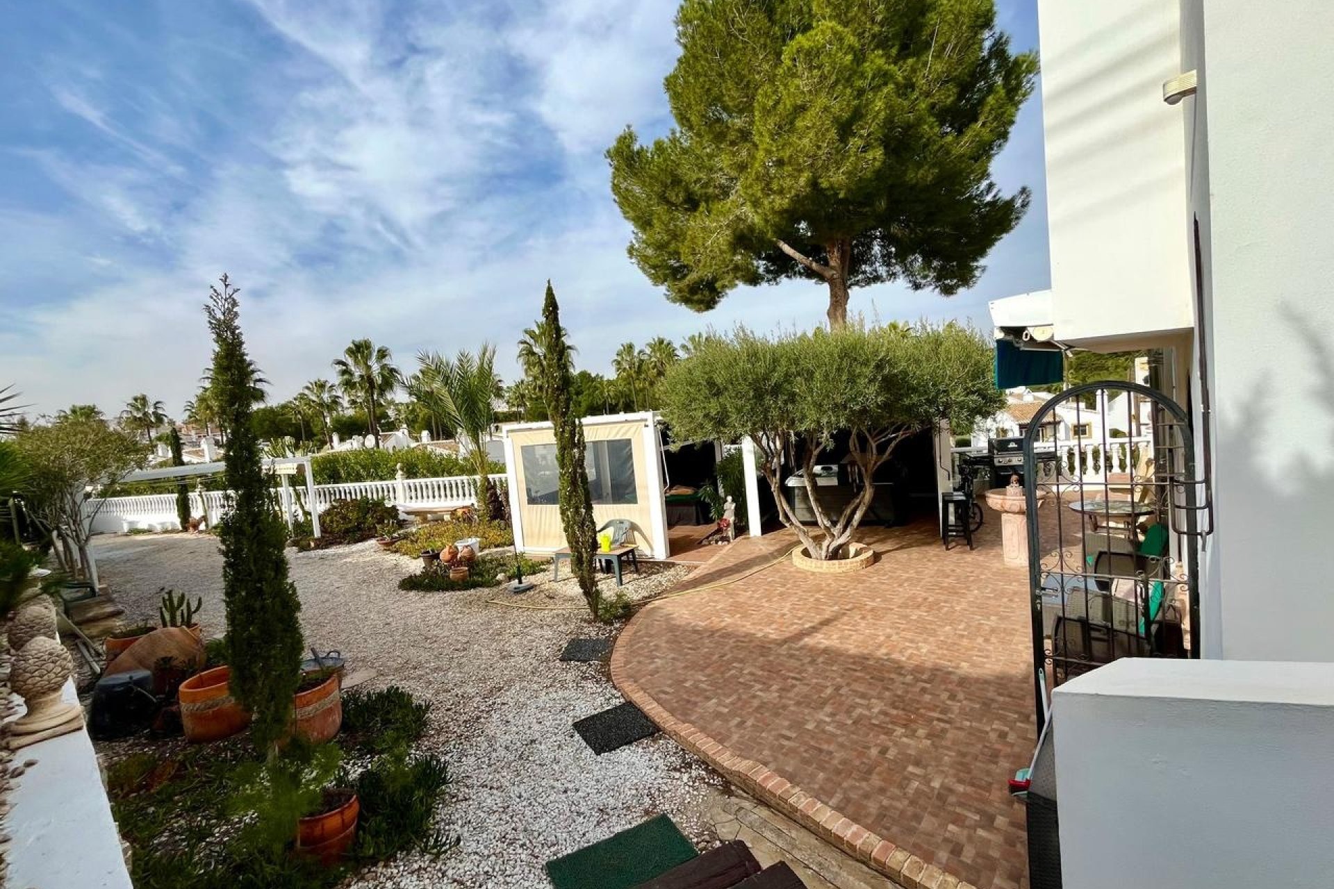 Resale - Villa -
Villamartin - Costa Blanca