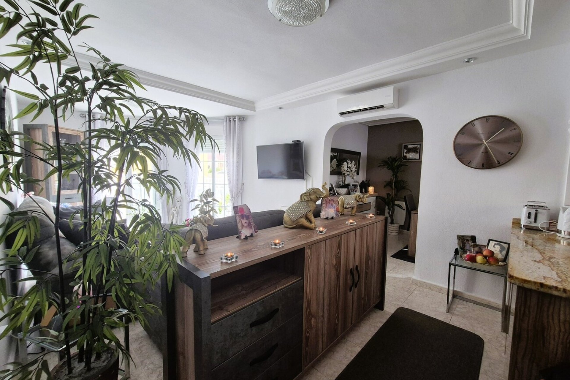 Resale - Villa -
Villamartin - Costa Blanca
