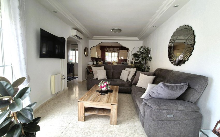 Resale - Villa -
Villamartin - Costa Blanca