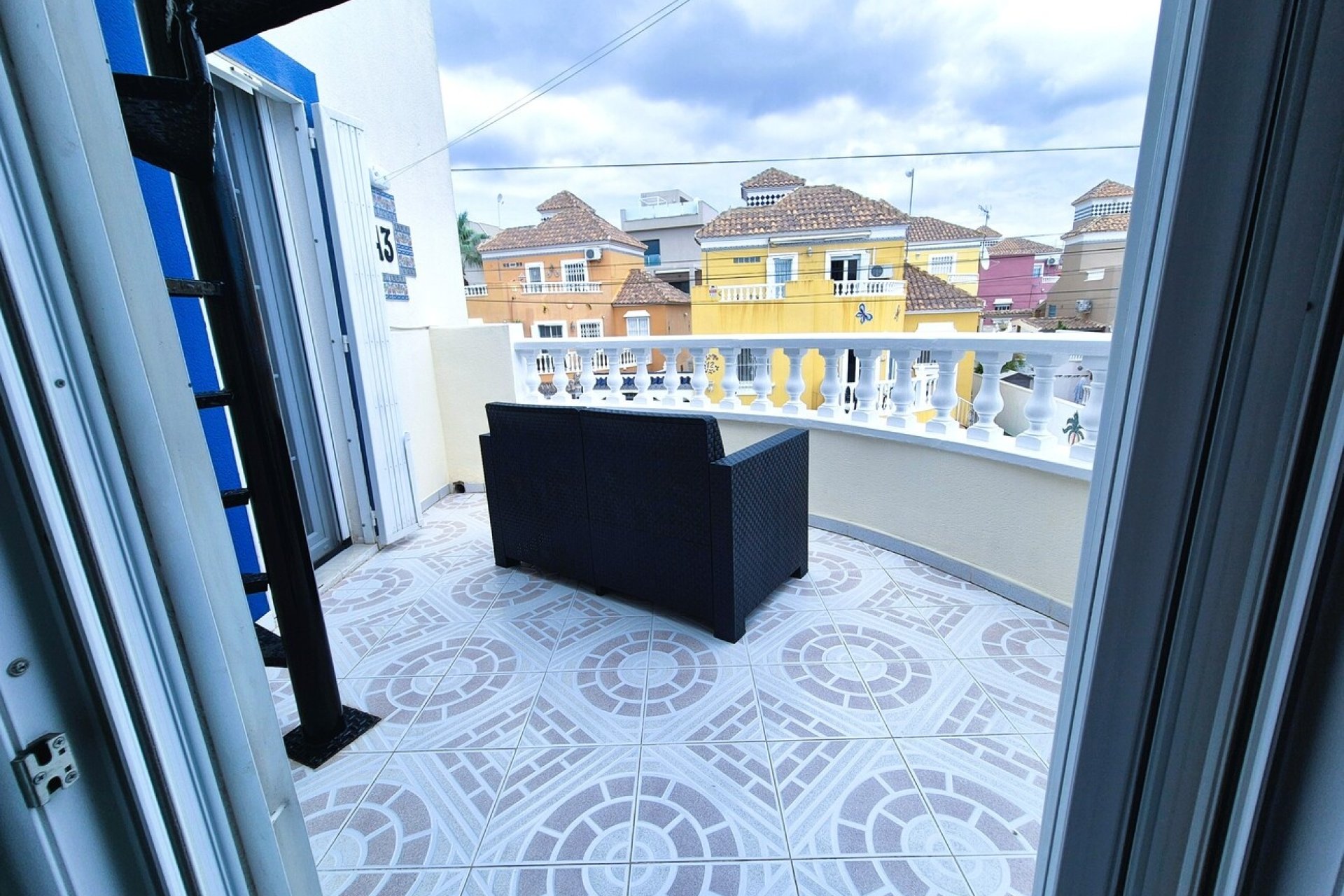 Resale - Villa -
Villamartin - Costa Blanca