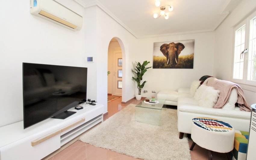 Resale - Villa -
Villamartín - Los Dolses