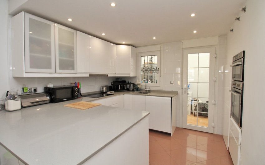 Resale - Villa -
Villamartín - Los Dolses