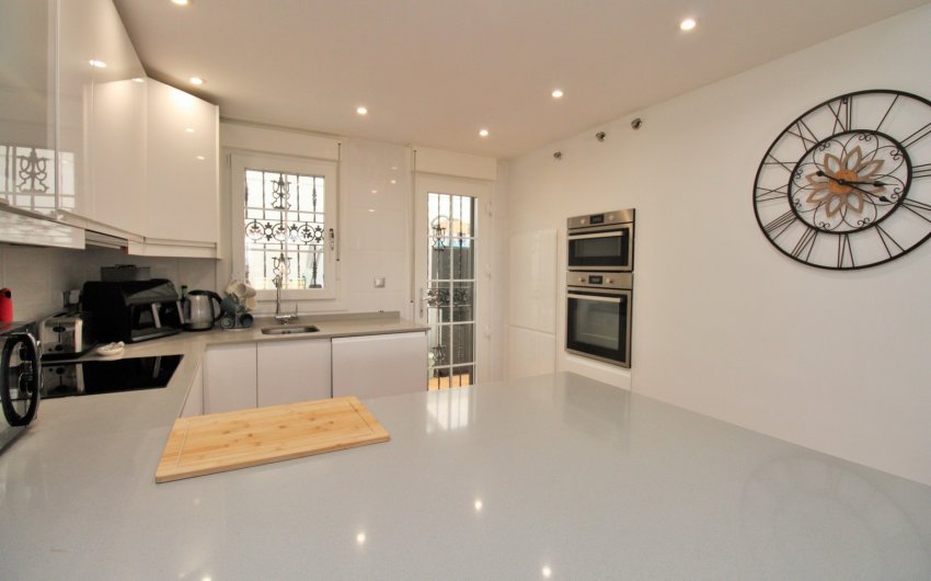 Resale - Villa -
Villamartín - Los Dolses