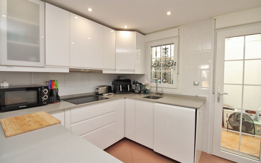 Resale - Villa -
Villamartín - Los Dolses