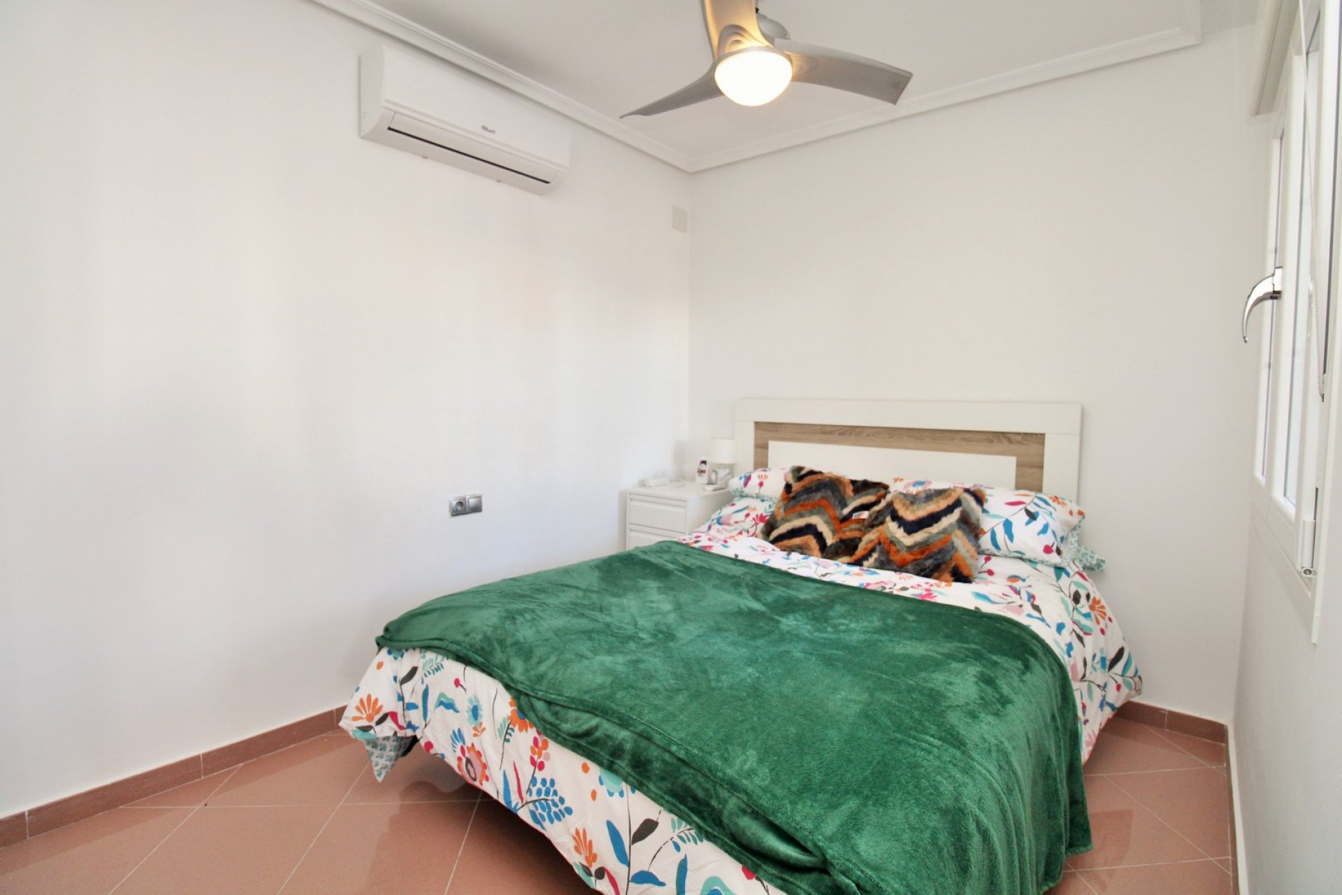 Resale - Villa -
Villamartín - Los Dolses