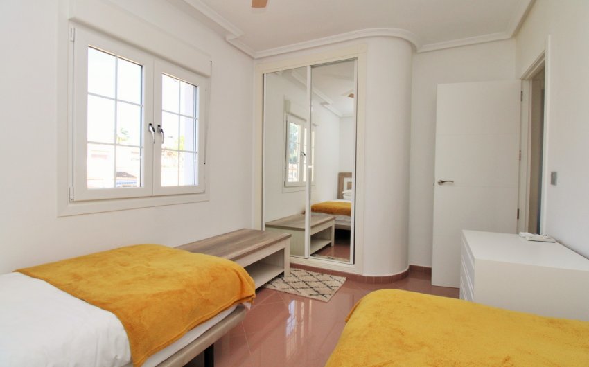 Resale - Villa -
Villamartín - Los Dolses