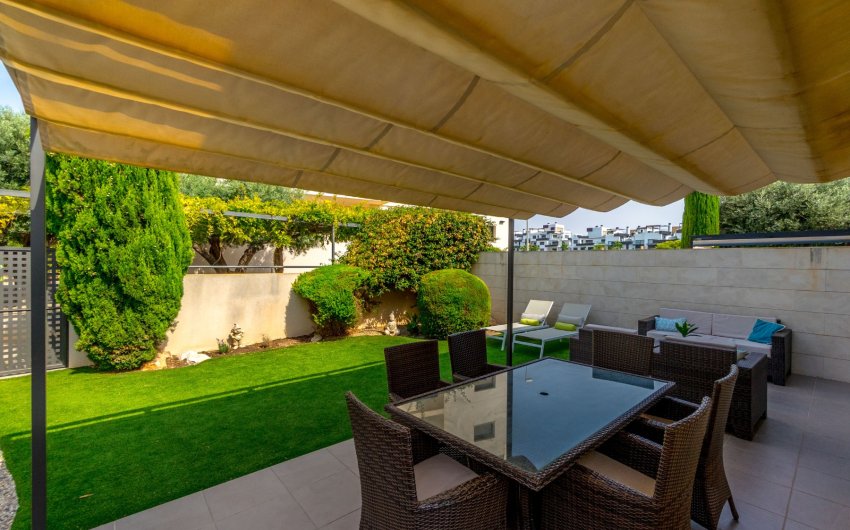 Resale - Villa -
Villamartín - Los Dolses