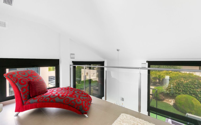 Resale - Villa -
Villamartín - Los Dolses