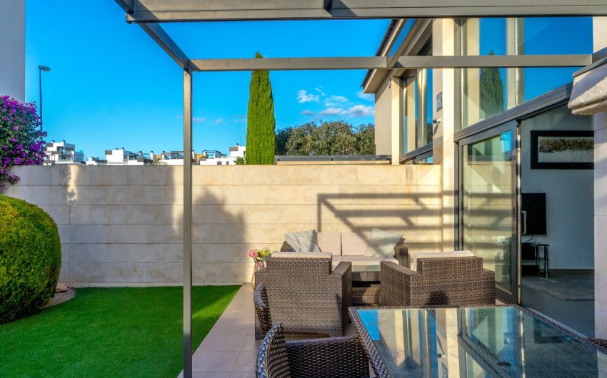 Resale - Villa -
Villamartín - Los Dolses