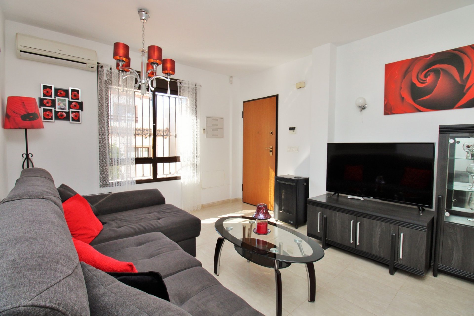 Resale - Villa -
Villamartín - PAU 8