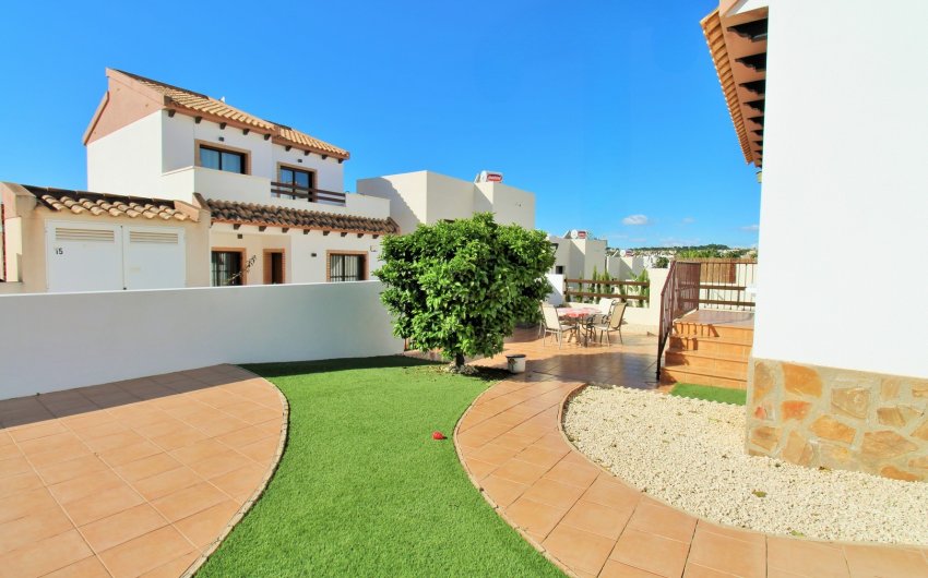 Resale - Villa -
Villamartín - PAU 8