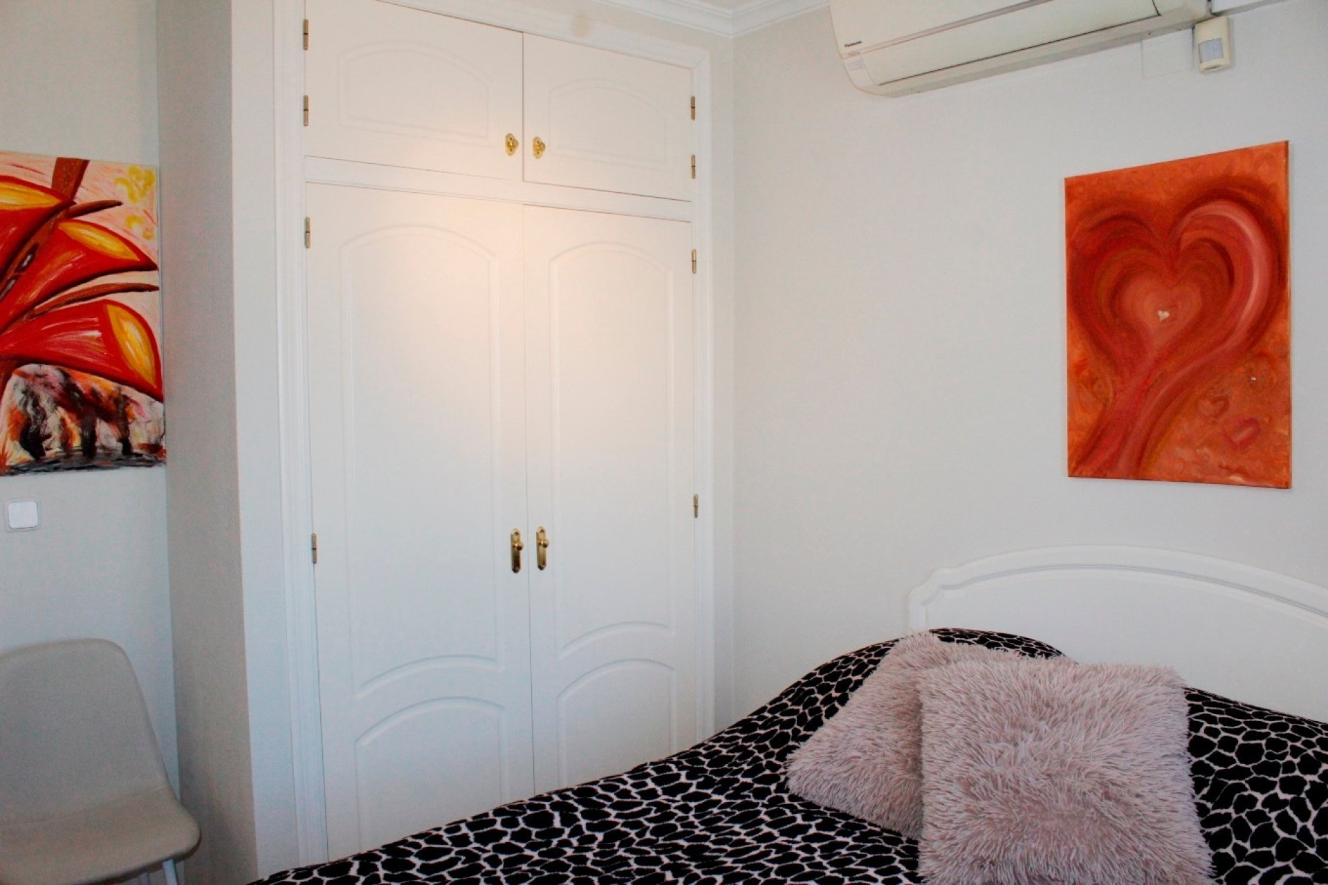 Resale - Villa -
Villamartín - PAU 8