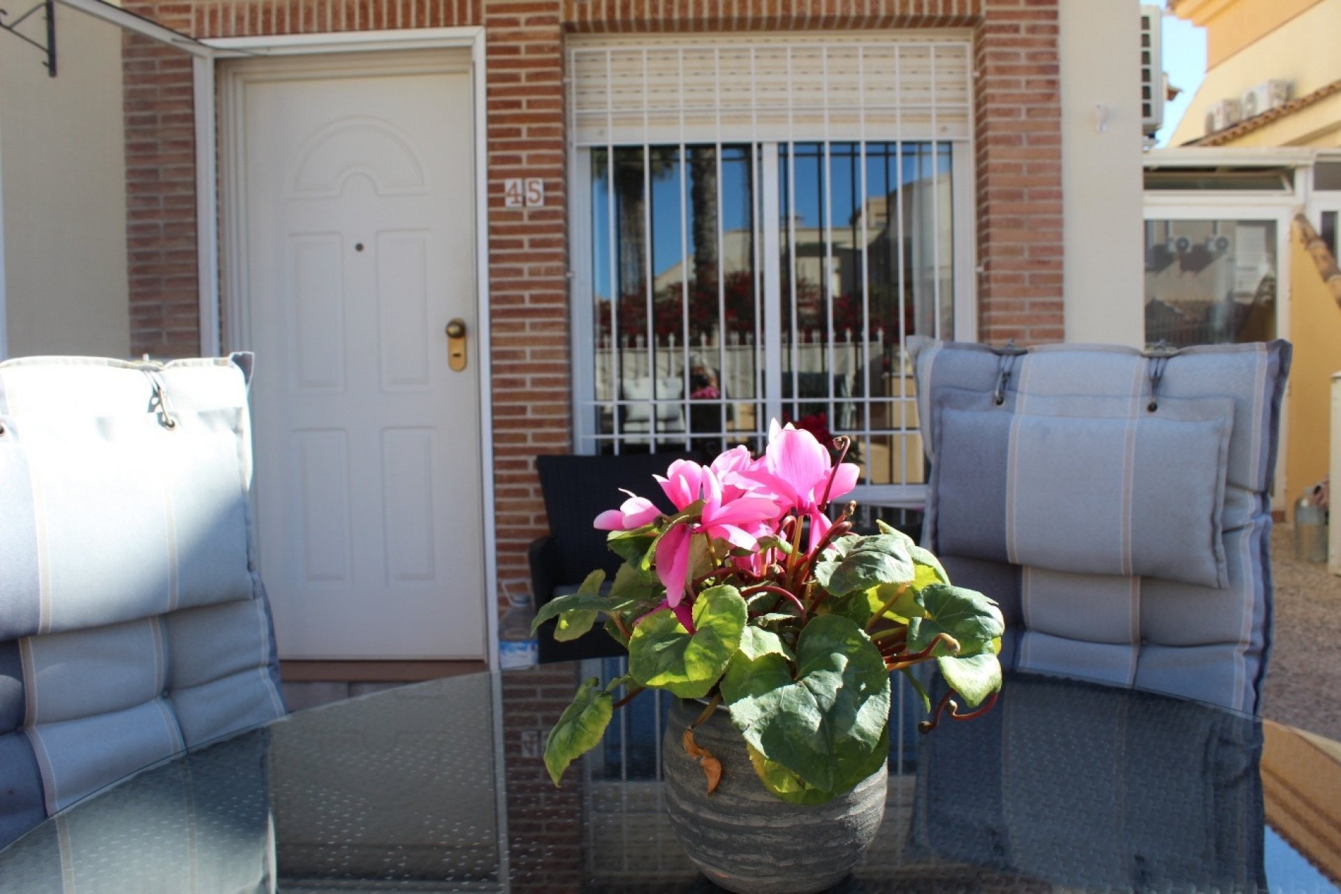 Resale - Villa -
Villamartín - PAU 8