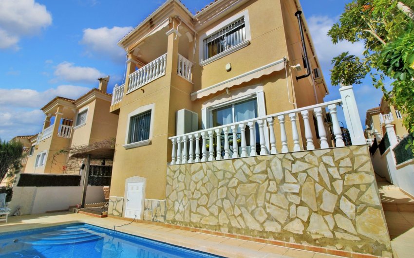 Resale - Villa -
Villamartín