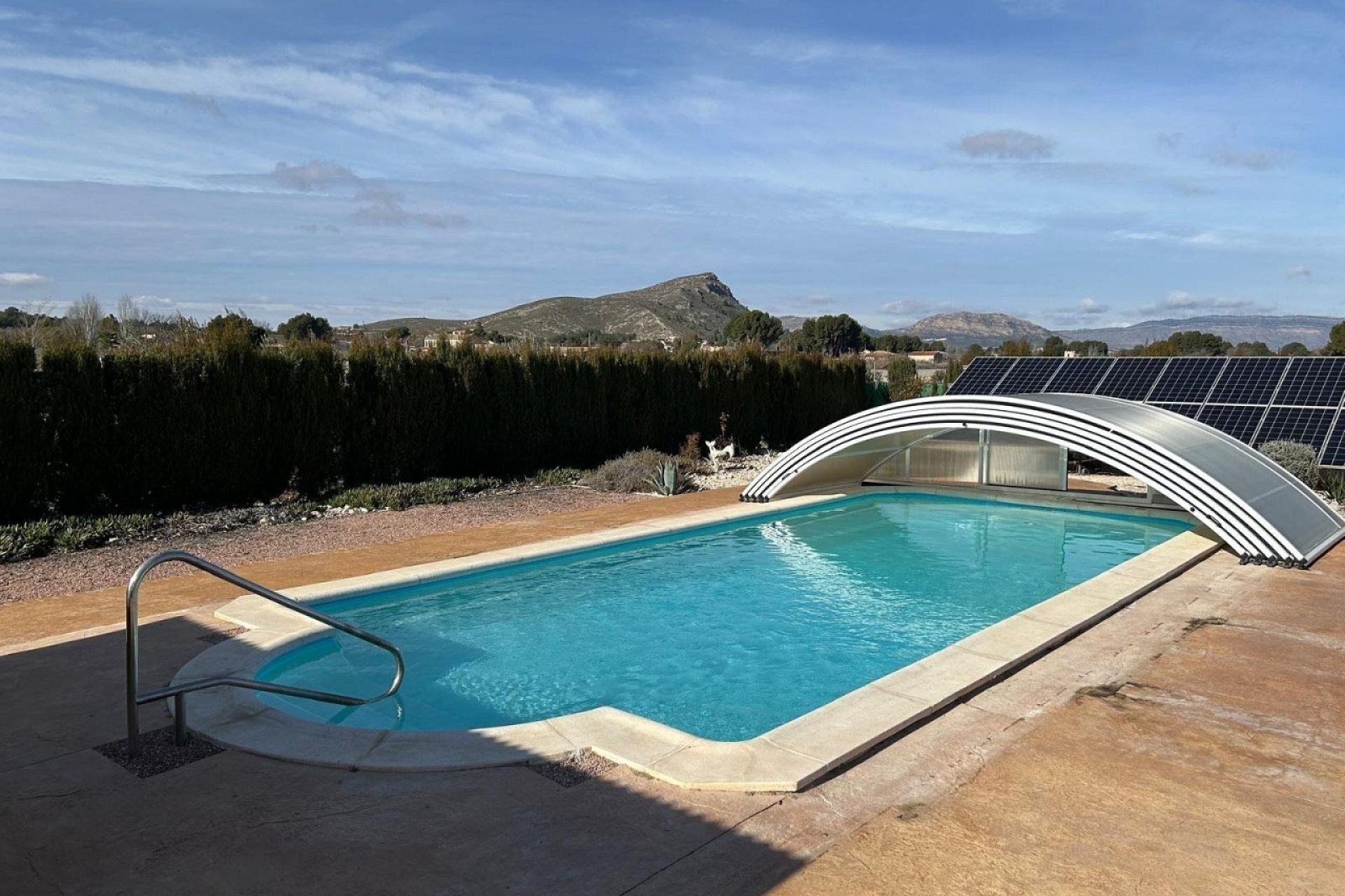 Resale - Villa -
Villena