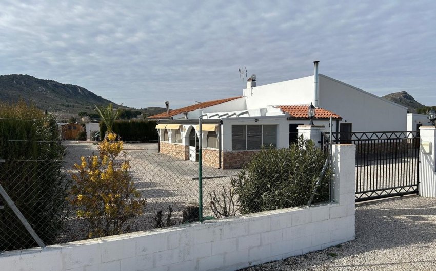 Resale - Villa -
Villena