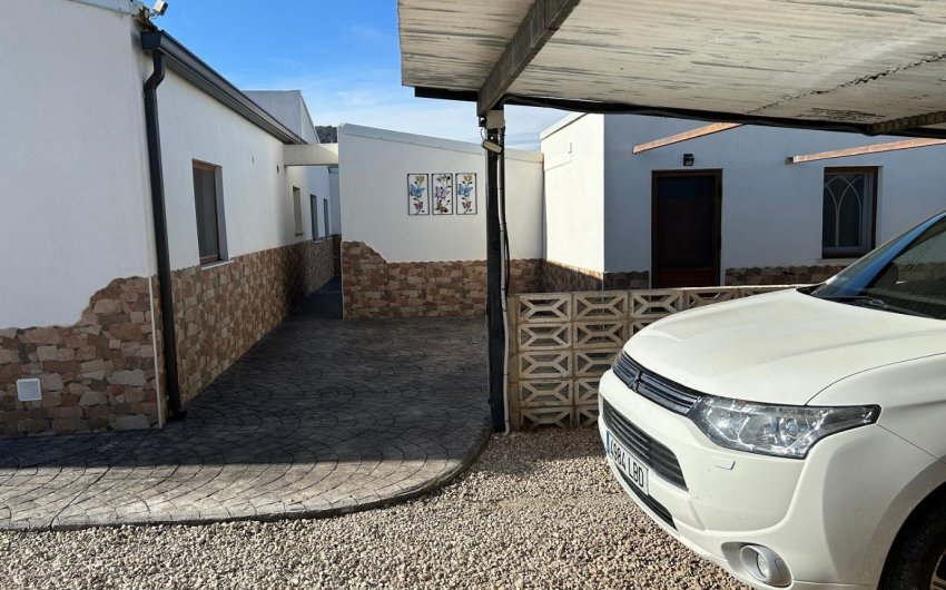 Resale - Villa -
Villena