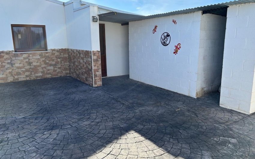 Resale - Villa -
Villena