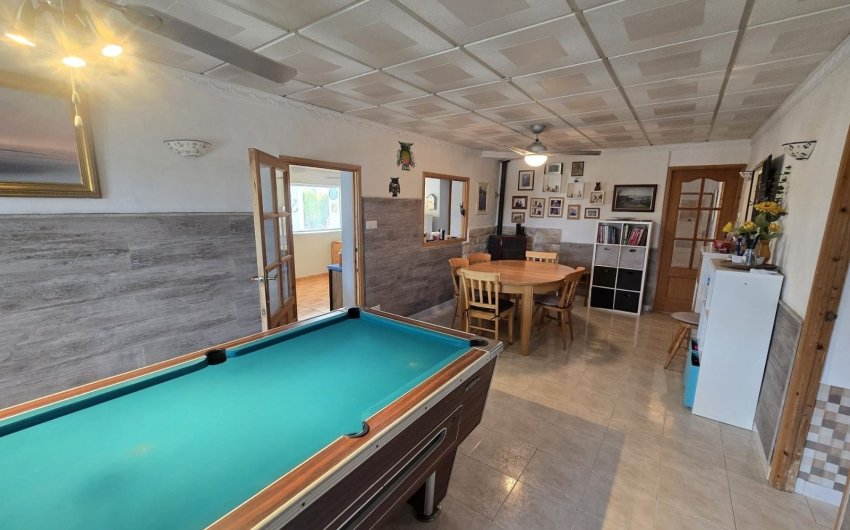 Resale - Villa -
Villena