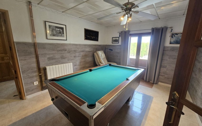 Resale - Villa -
Villena