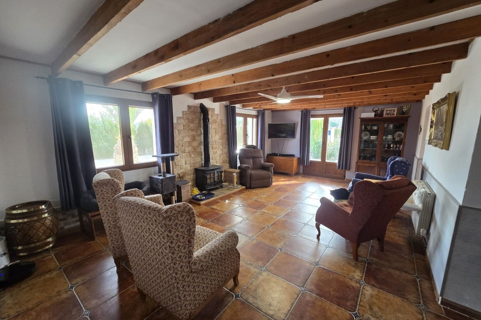 Resale - Villa -
Villena