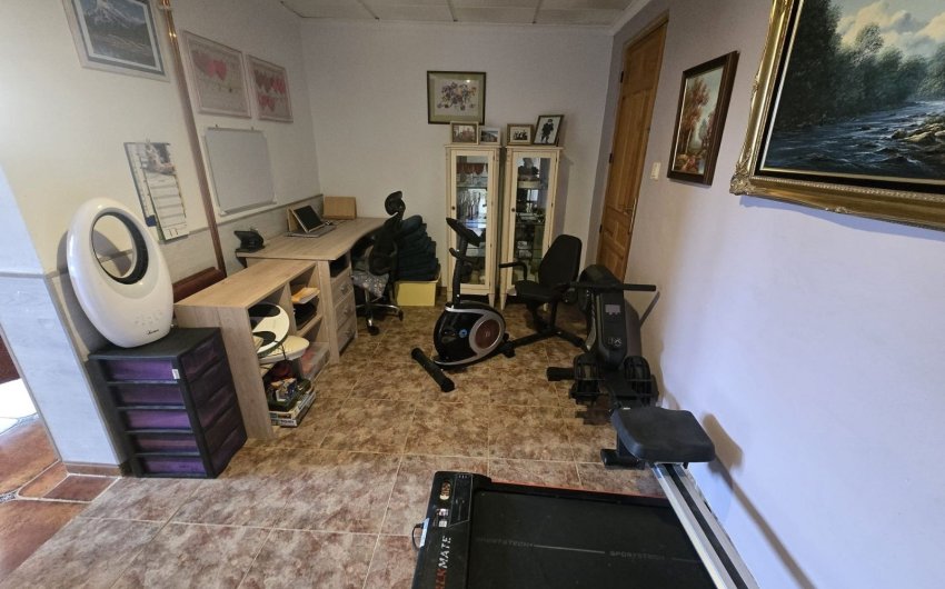 Resale - Villa -
Villena