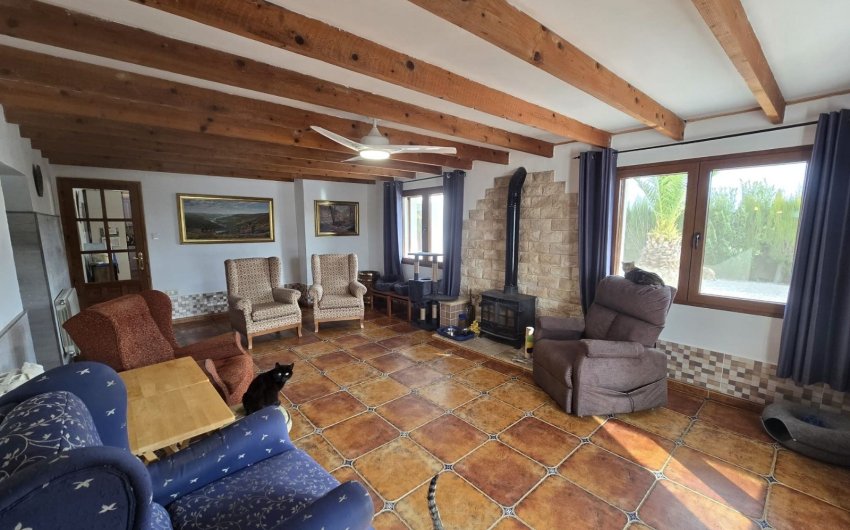 Resale - Villa -
Villena