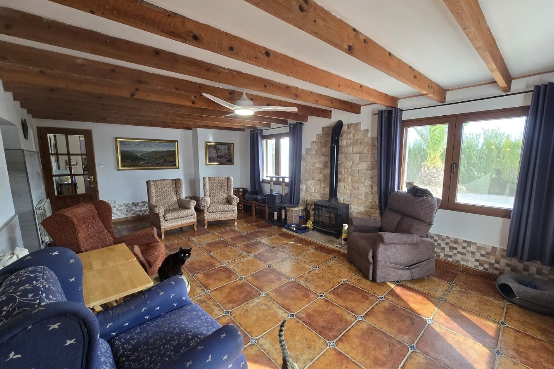 Resale - Villa -
Villena