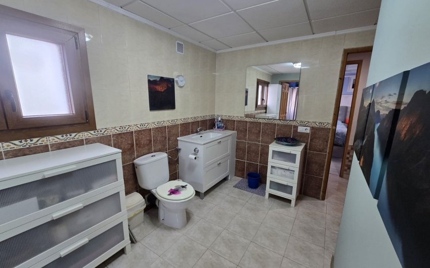 Resale - Villa -
Villena