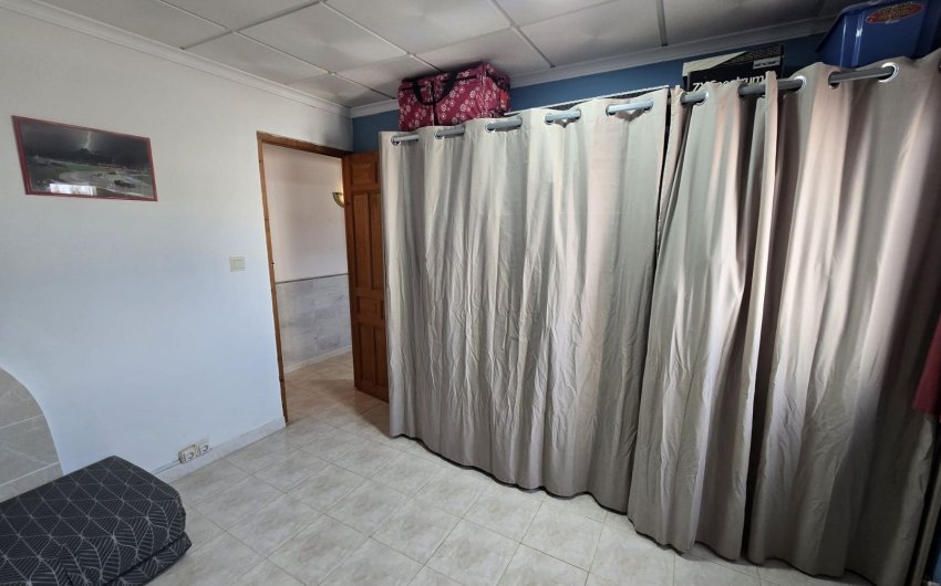 Resale - Villa -
Villena